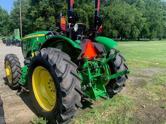 Image of John Deere 5060E equipment image 4