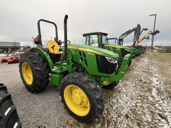 Main image John Deere 5060E