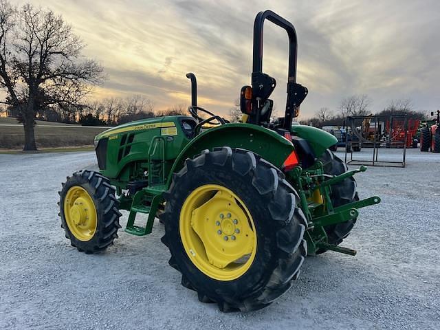 Image of John Deere 5060E equipment image 4