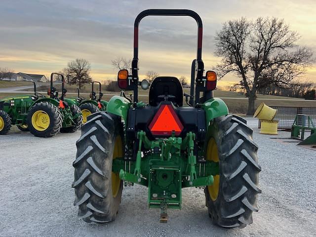 Image of John Deere 5060E equipment image 3