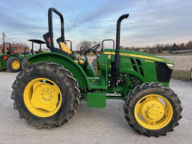 Image of John Deere 5060E equipment image 1