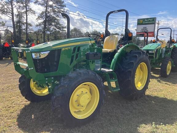 Image of John Deere 5060E equipment image 3