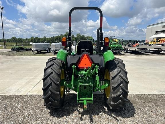 Image of John Deere 5060E equipment image 2