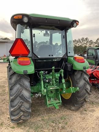 Image of John Deere 5060E equipment image 4