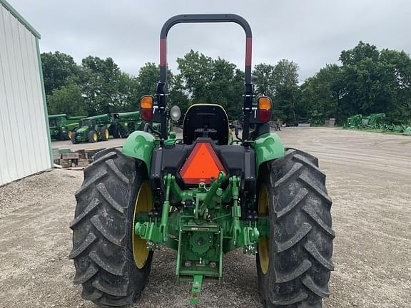 Image of John Deere 5060E equipment image 4