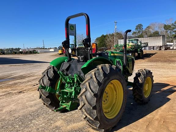 Image of John Deere 5060E equipment image 1