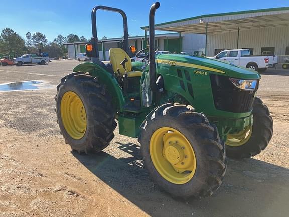 Image of John Deere 5060E equipment image 2