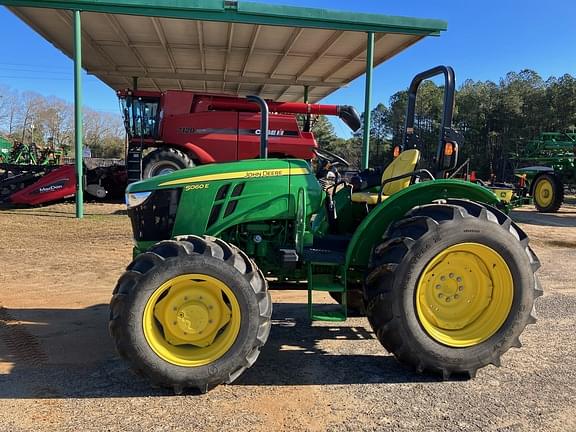 Image of John Deere 5060E equipment image 4