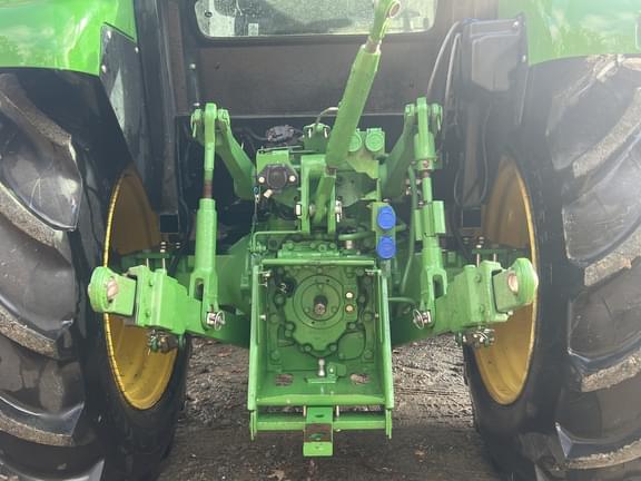 Image of John Deere 5060E equipment image 4