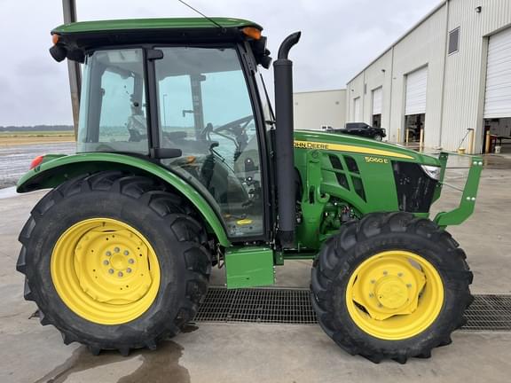 Image of John Deere 5060E equipment image 2