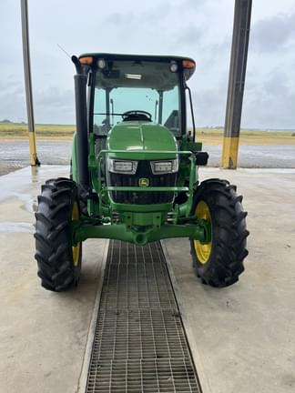 Image of John Deere 5060E equipment image 4