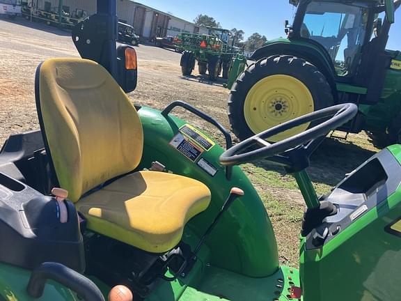 Image of John Deere 5060E equipment image 4