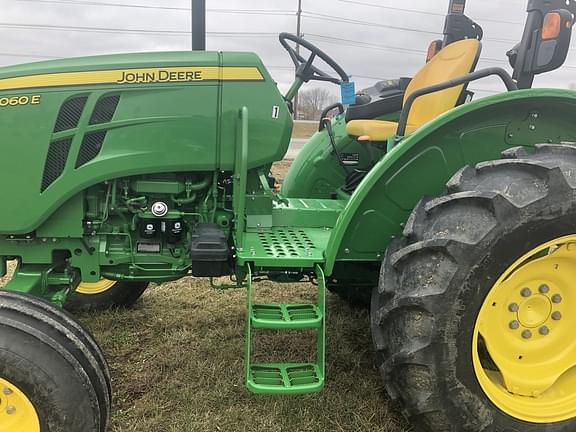 Image of John Deere 5060E equipment image 2