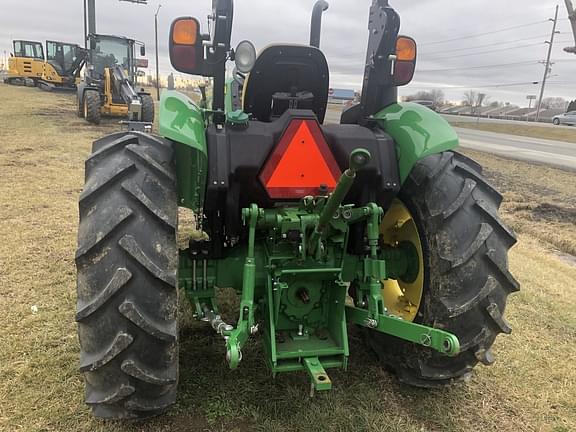 Image of John Deere 5060E equipment image 4