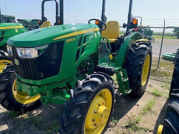 Image of John Deere 5060E equipment image 1