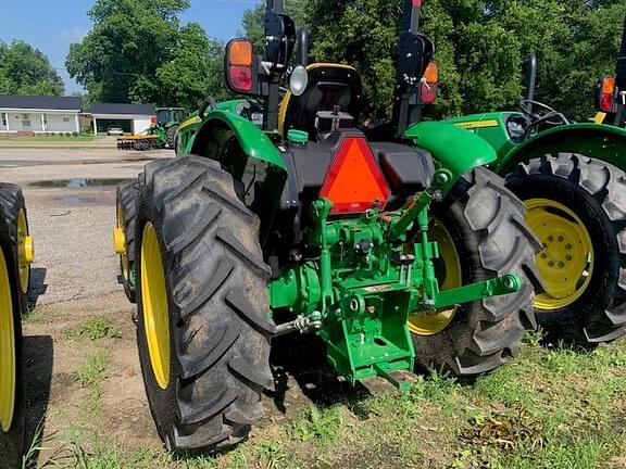 Image of John Deere 5060E equipment image 3