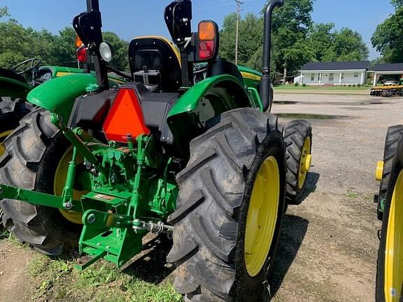 Image of John Deere 5060E equipment image 4