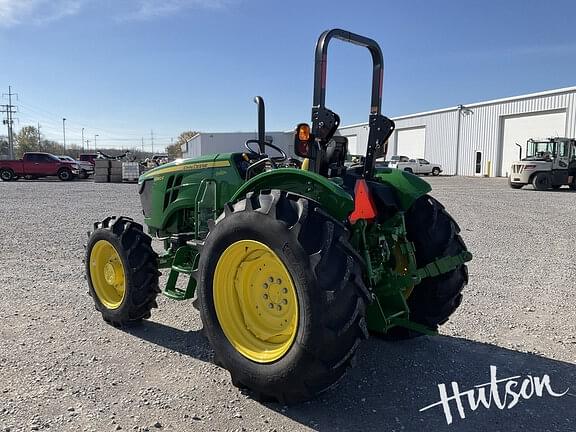 Image of John Deere 5060E equipment image 4