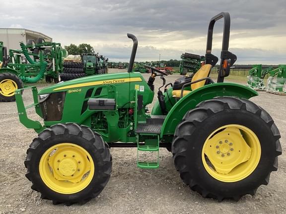 Image of John Deere 5060E equipment image 1