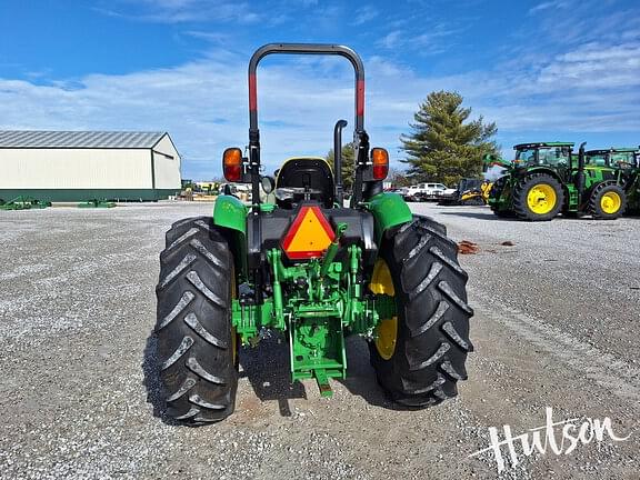 Image of John Deere 5060E equipment image 4