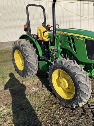 Image of John Deere 5060E equipment image 1