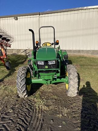 Image of John Deere 5060E equipment image 3