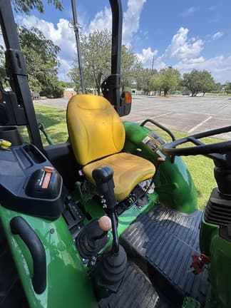 Image of John Deere 5060E equipment image 4