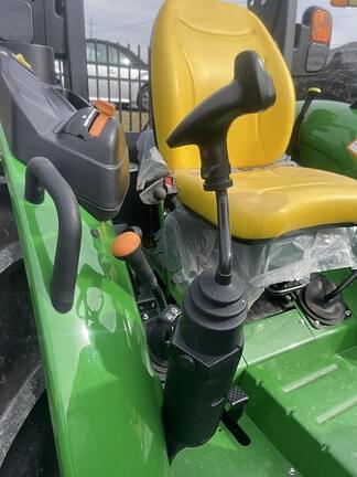 Image of John Deere 5060E equipment image 4