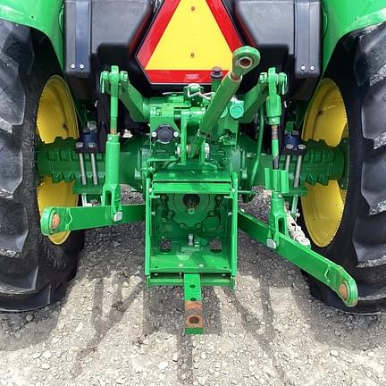 Image of John Deere 5060E equipment image 4