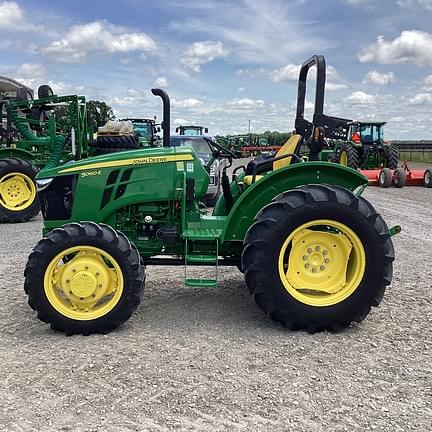 Image of John Deere 5060E equipment image 1