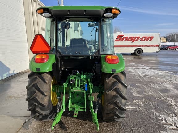 Image of John Deere 5060E equipment image 3