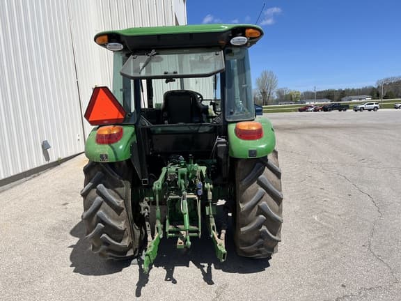 Image of John Deere 5060E equipment image 3