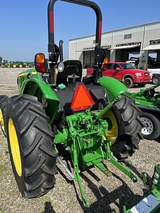 Image of John Deere 5060E equipment image 4