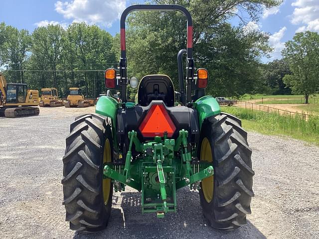 Image of John Deere 5060E equipment image 3