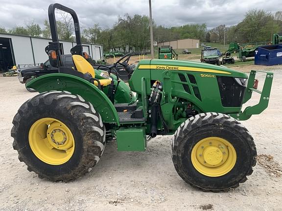 Image of John Deere 5060E equipment image 4