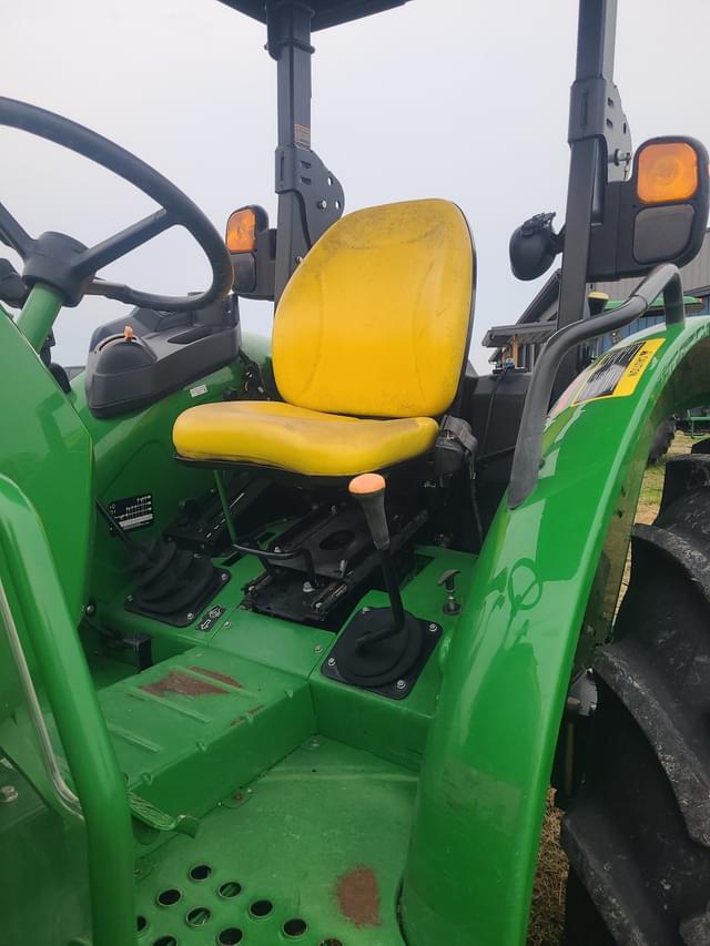 Image of John Deere 5060E equipment image 3