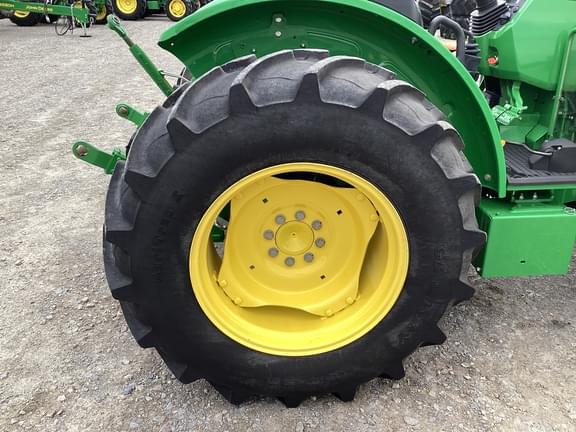 Image of John Deere 5060E equipment image 4