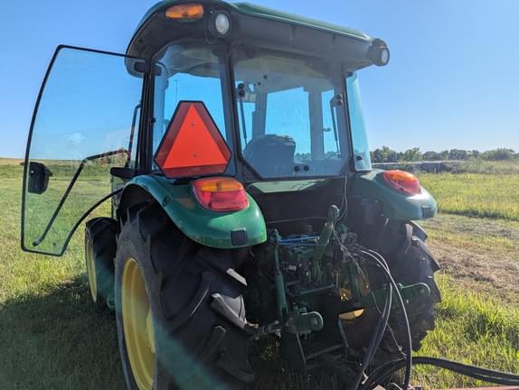 Image of John Deere 5060E equipment image 4