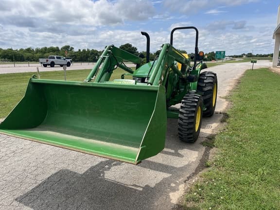 Image of John Deere 5060E equipment image 4