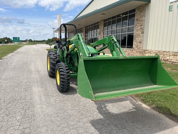 Image of John Deere 5060E equipment image 3