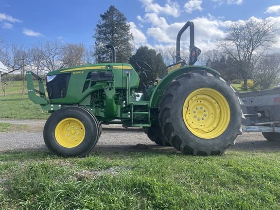 Image of John Deere 5060E equipment image 1