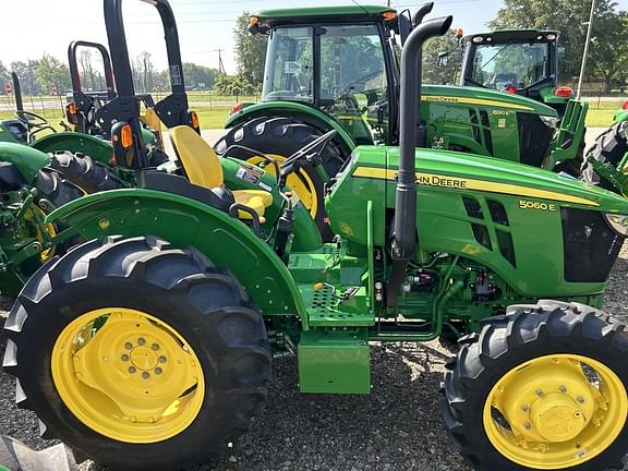 Image of John Deere 5060E equipment image 3