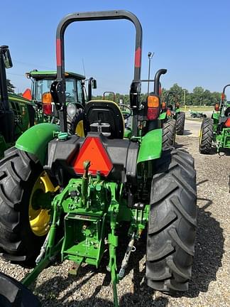 Image of John Deere 5060E equipment image 4