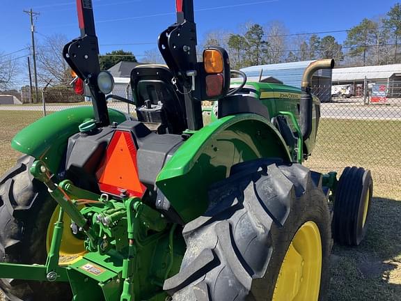 Image of John Deere 5060E equipment image 4