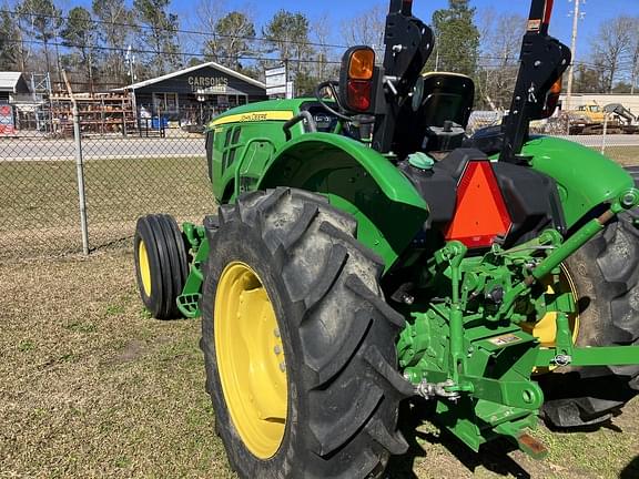 Image of John Deere 5060E equipment image 3