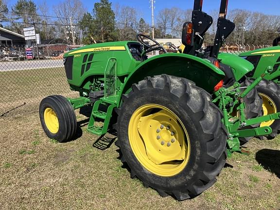 Image of John Deere 5060E equipment image 1