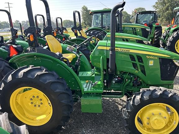 Image of John Deere 5060E equipment image 2