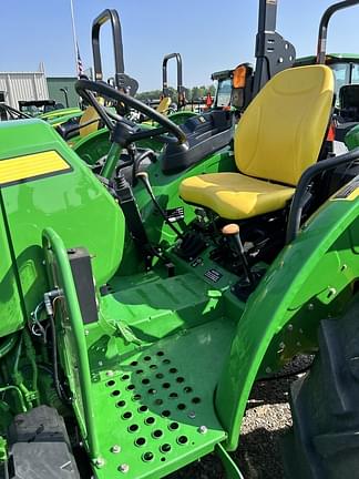 Image of John Deere 5060E equipment image 4