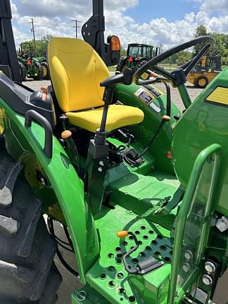 Image of John Deere 5060E equipment image 4