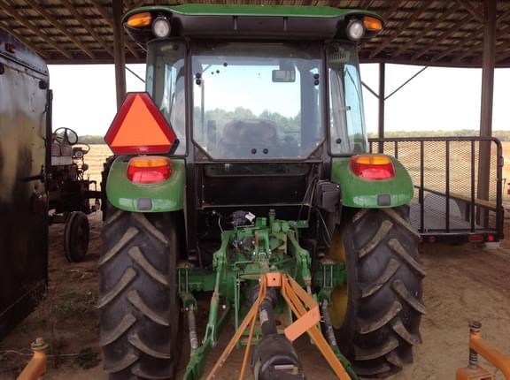 Image of John Deere 5060E equipment image 3